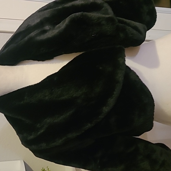 Black faux fur shrug NEW - Picture 4 of 4